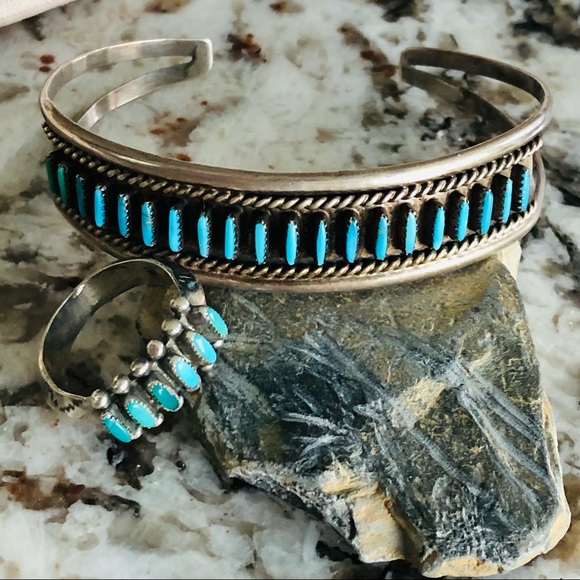 VTG ZUNI NEEDLEPOINT STERLING TURQUOISE CUFF, RING, BROOCH/PENDANT & EARRINGS - Picture 3 of 16